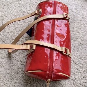 BRAND NEW w/tags!! Never used Arcadia red handbag